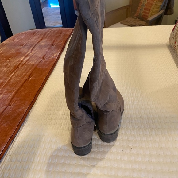 Over-the-knee suede boots, Size 8 - Picture 3 of 3